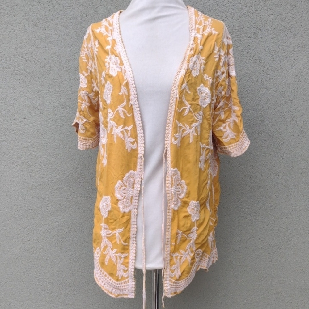 Kindred Embroidered Yellow Open Front Top M